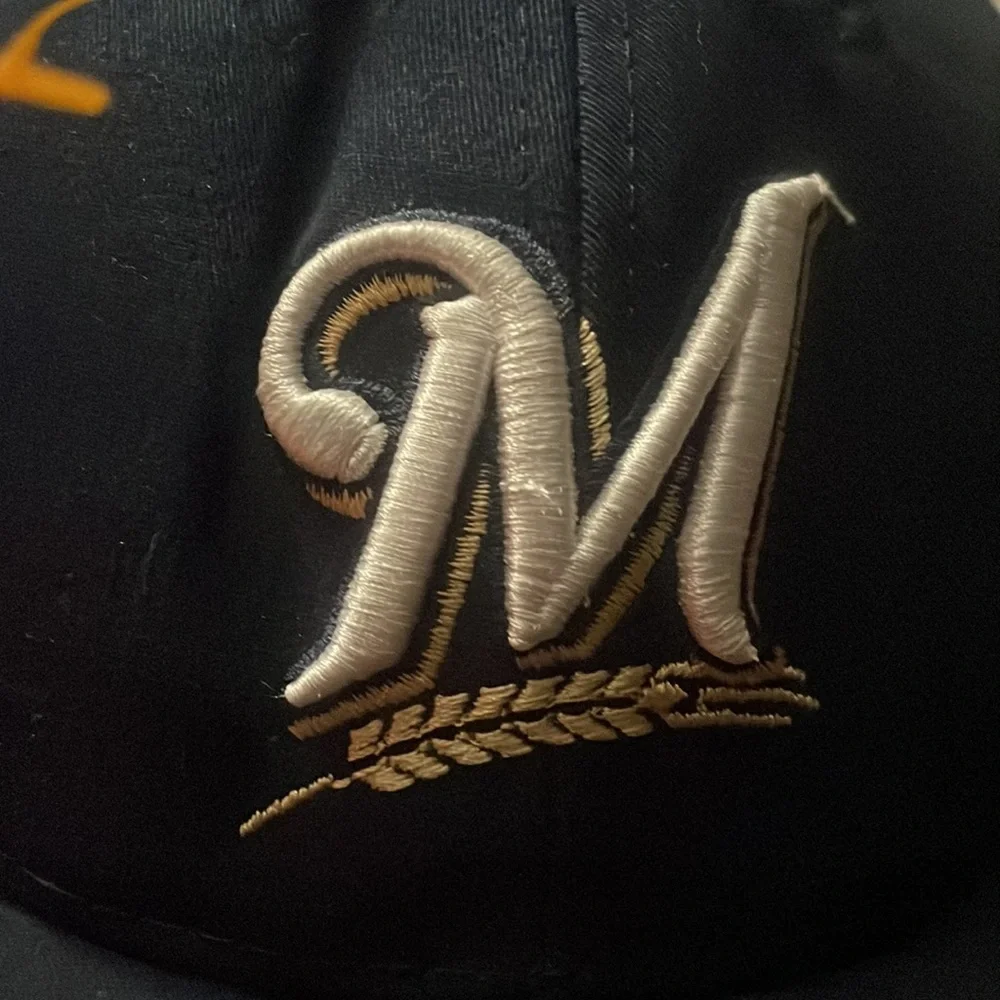 Milwaukee Brewers vintage youth baseball hat blue strap back